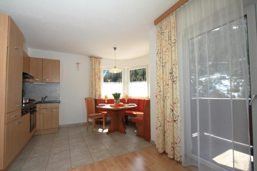 Apartmán Adlerhof Sankt Leonhard im Pitztal Pokoj fotografie